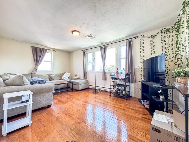 76 Dunboy St, Unit 2
