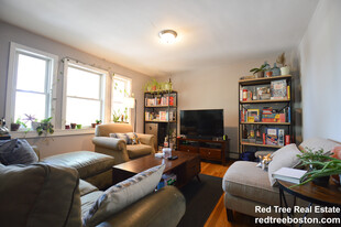 678 Bennington St, Unit 2 Apartamentos