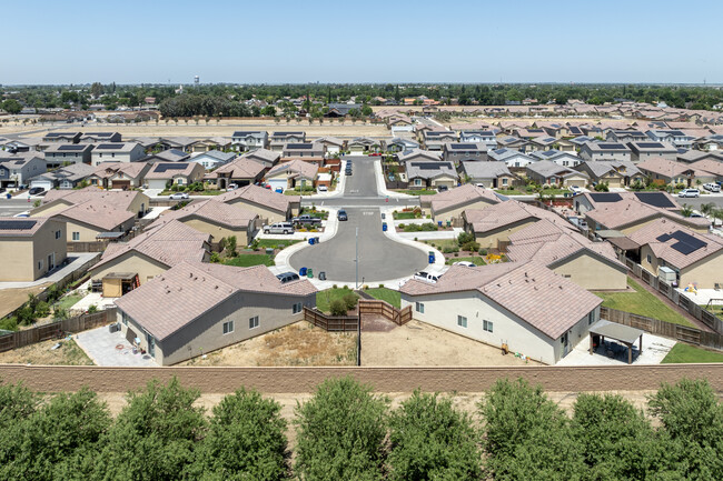 2014 Miano Ct in Los Banos, CA - Foto de edificio - Building Photo