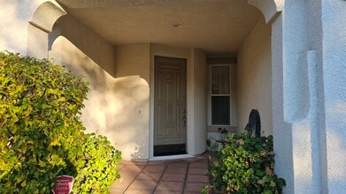 5012 Crest Dr in Sacramento, CA - Building Photo - Building Photo