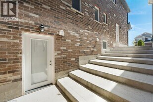 160 Freure Dr in Cambridge, ON - Building Photo