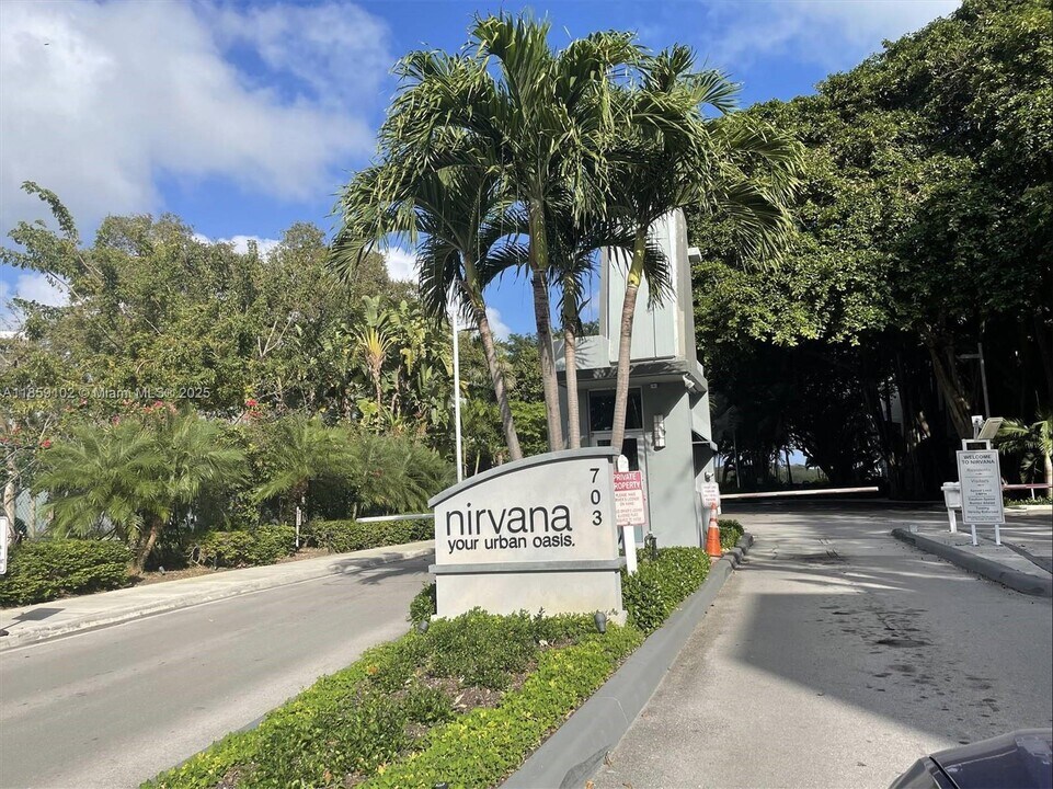 750 NE 64th St in Miami, FL - Building Photo