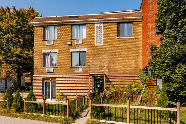 6197 Saint-Jacques Rue in Montréal, QC - Building Photo - Building Photo