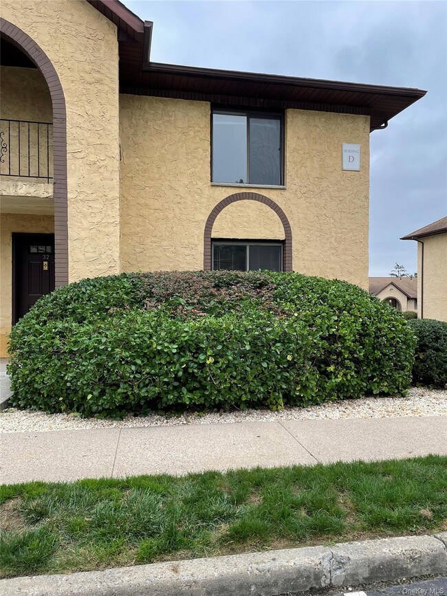 32 Omni Parc Dr in Nanuet, NY - Building Photo - Building Photo