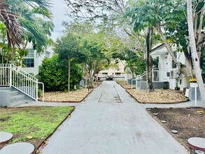 8335 Crespi Blvd in Miami, FL - Building Photo - Building Photo