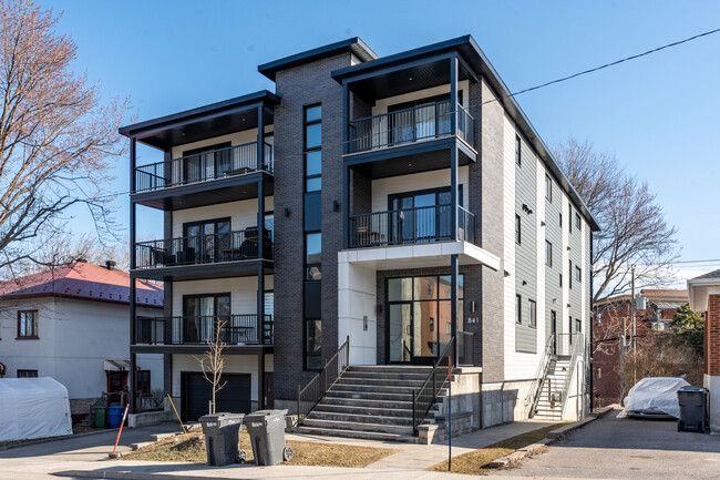 841 Du Chanoine-Scott Av