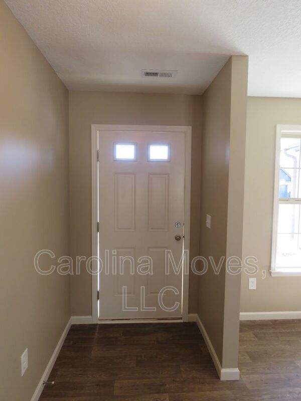 454 Peaksview Dr in Simpsonville, SC - Building Photo - Building Photo