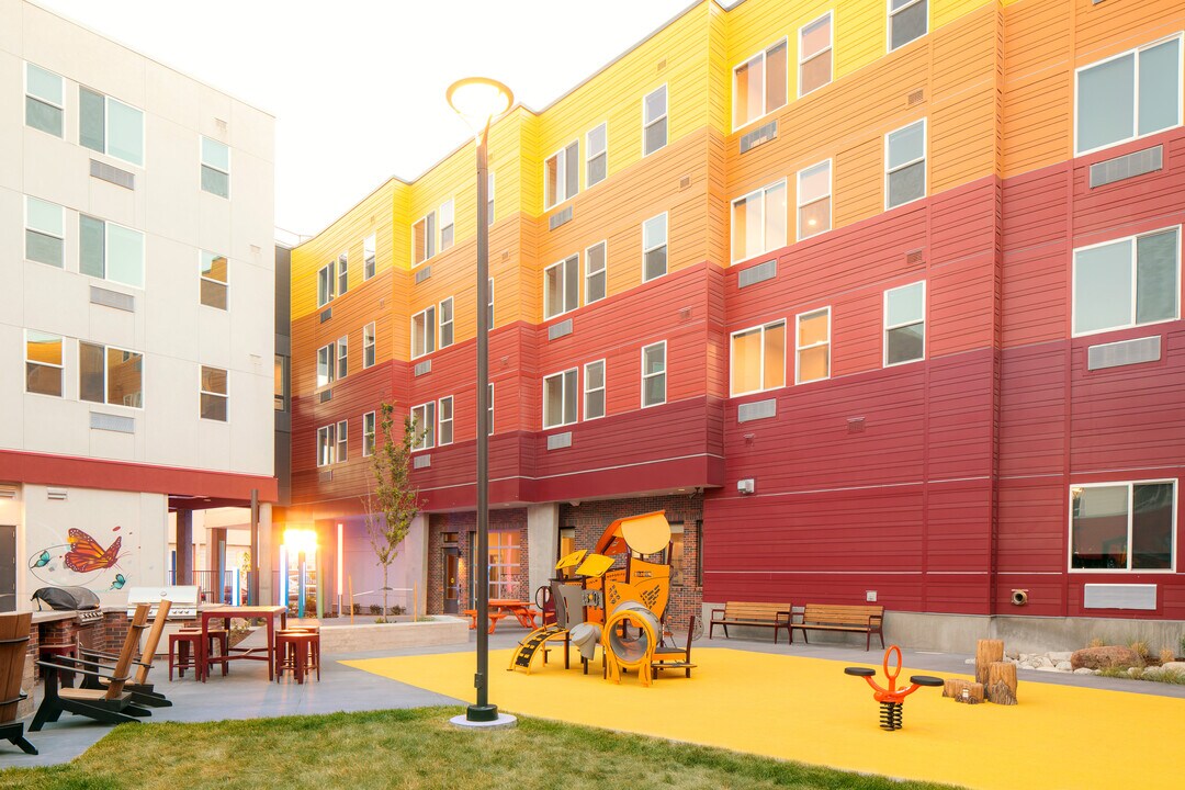 Vina Apartments in Denver, CO - Building Photo