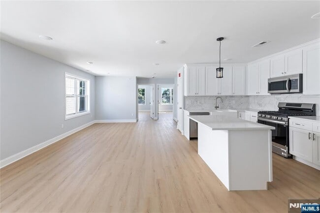 110 Madison St in Passaic, NJ - Foto de edificio - Building Photo