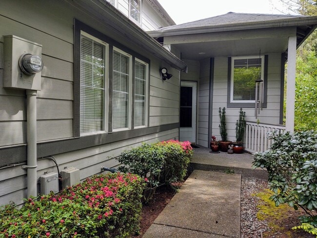 9668 Pillar Point Ln NW in Silverdale, WA - Building Photo - Building Photo