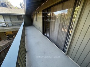 6531 Lake Park Dr in Sacramento, CA - Building Photo - Building Photo