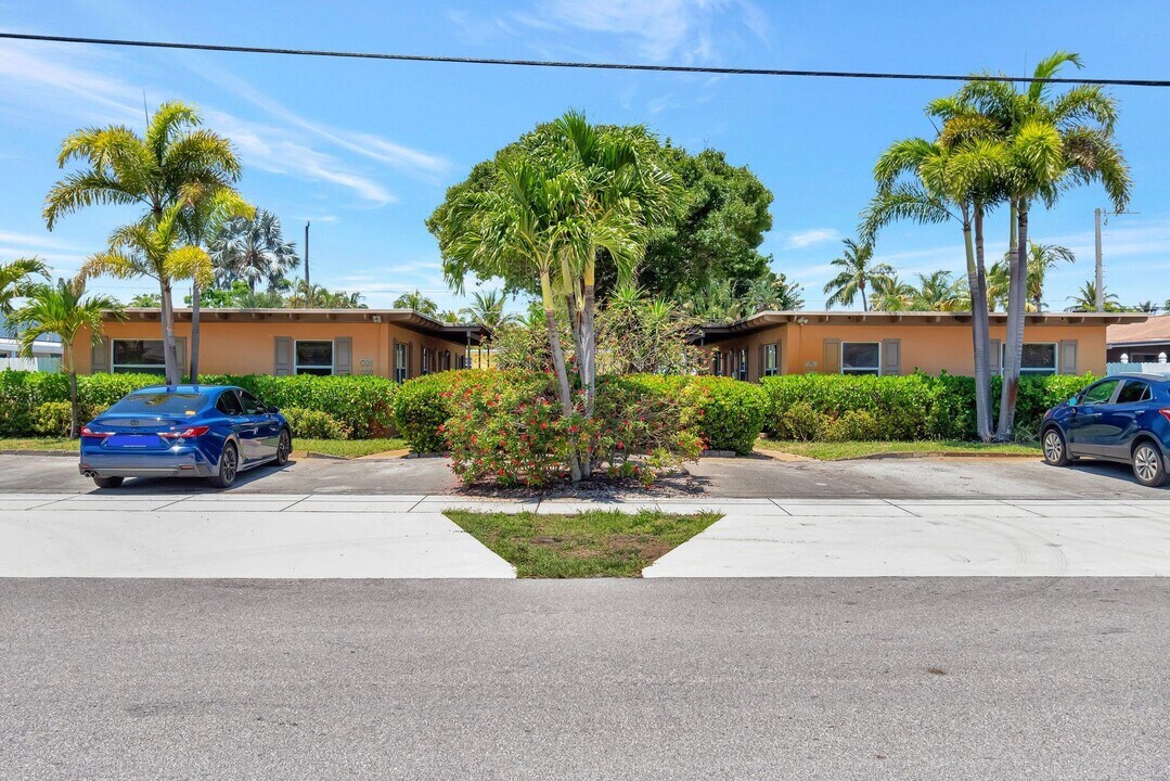 706 SE 4th Ave in Delray Beach, FL - Foto de edificio