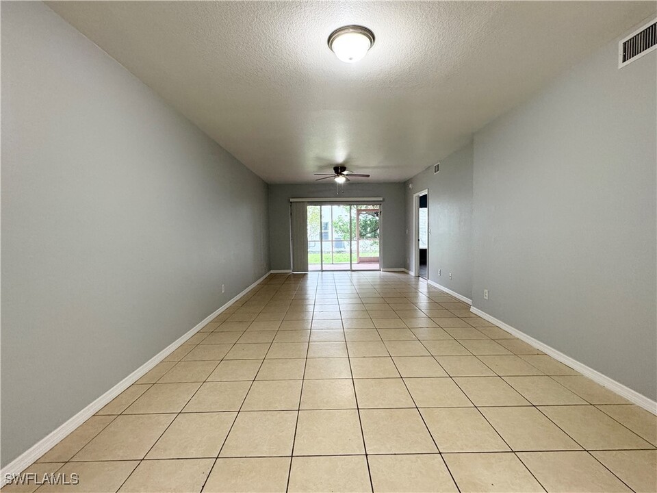 3304 Skyline Blvd in Cape Coral, FL - Foto de edificio