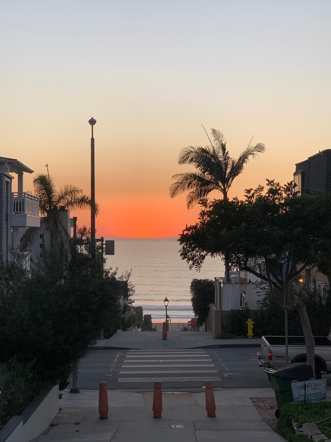 306 17th St, Unit Beach Cottage in Manhattan Beach, CA - Foto de edificio - Building Photo