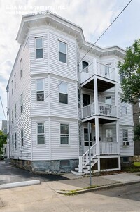 16 Montfern Ave, Unit 1 in Boston, MA - Foto de edificio - Building Photo