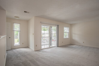 Collinwood Square Apartments in Newport News, VA - Building Photo - Interior Photo