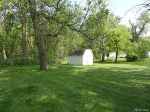 6184 Flushing Rd in Flushing, MI - Building Photo - Building Photo
