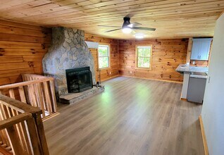 389 Lilly Ln in Whittier, NC - Building Photo - Building Photo