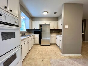 12819 Claygate Dr in Houston, TX - Building Photo - Building Photo