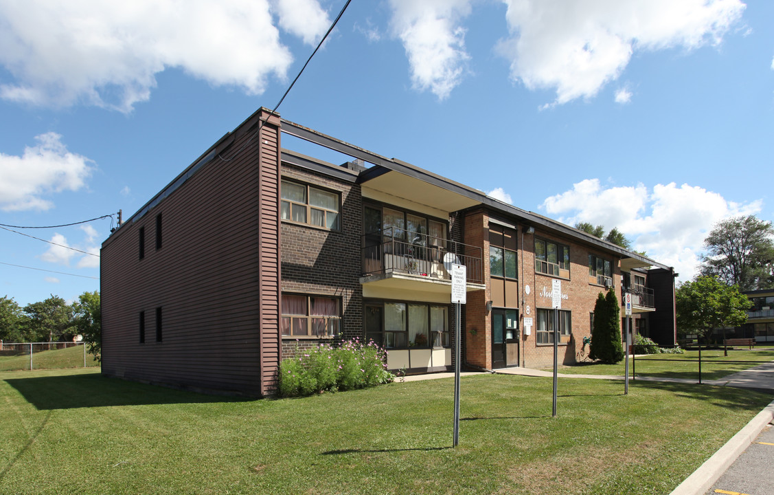 North Acres Apartments in Toronto, ON - Building Photo