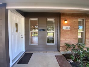 313 Hanover Ln in Irving, TX - Foto de edificio - Building Photo