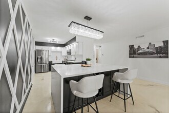 201 E Chestnut St in Chicago, IL - Building Photo - Building Photo