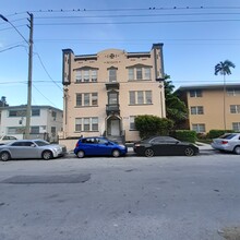 946 SW 4th St in Miami, FL - Building Photo - Primary Photo