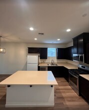 5829 Commonwealth Ave in Bakersfield, CA - Building Photo - Building Photo