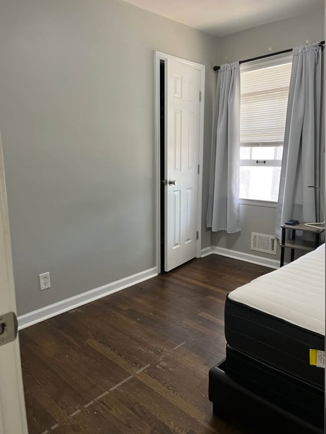 6140 Hillandale Dr in Atlanta, GA - Foto de edificio - Building Photo