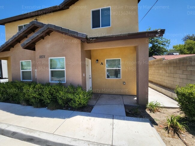 property at 3275 Chester Ln