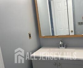 22 Anderson Ct in East Brunswick, NJ - Building Photo - Building Photo