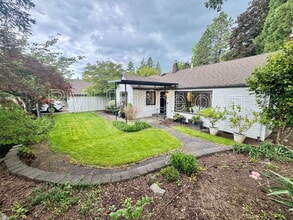 7807 SW Birch St in Portland, OR - Building Photo - Building Photo