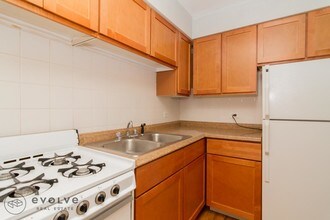 510 W Briar Pl-Unit -310 in Chicago, IL - Building Photo - Building Photo