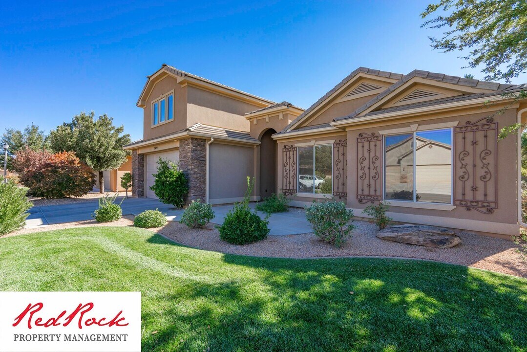 3877 Madison Ave in Santa Clara, UT - Building Photo