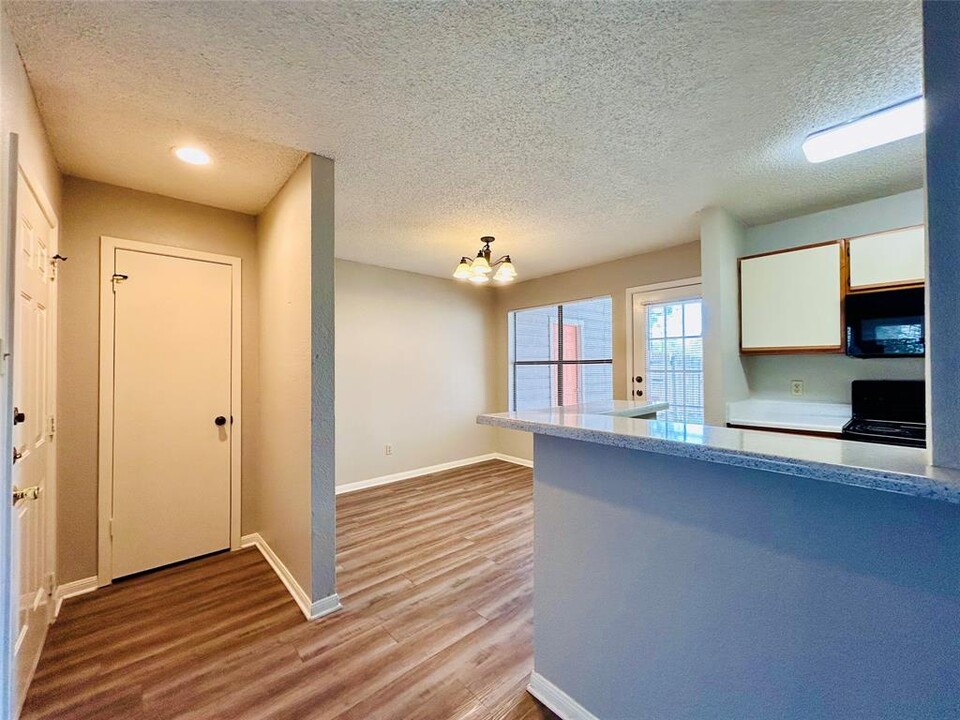 8912 Schick Rd in Austin, TX - Building Photo