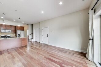 2028 W Augusta Blvd in Chicago, IL - Building Photo - Building Photo