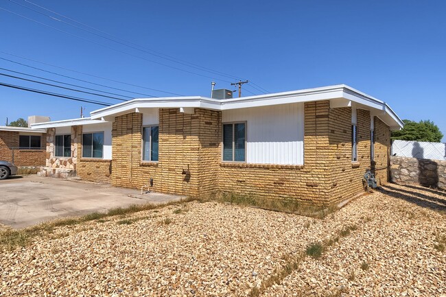 10000 Jamaica St in El Paso, TX - Foto de edificio - Building Photo