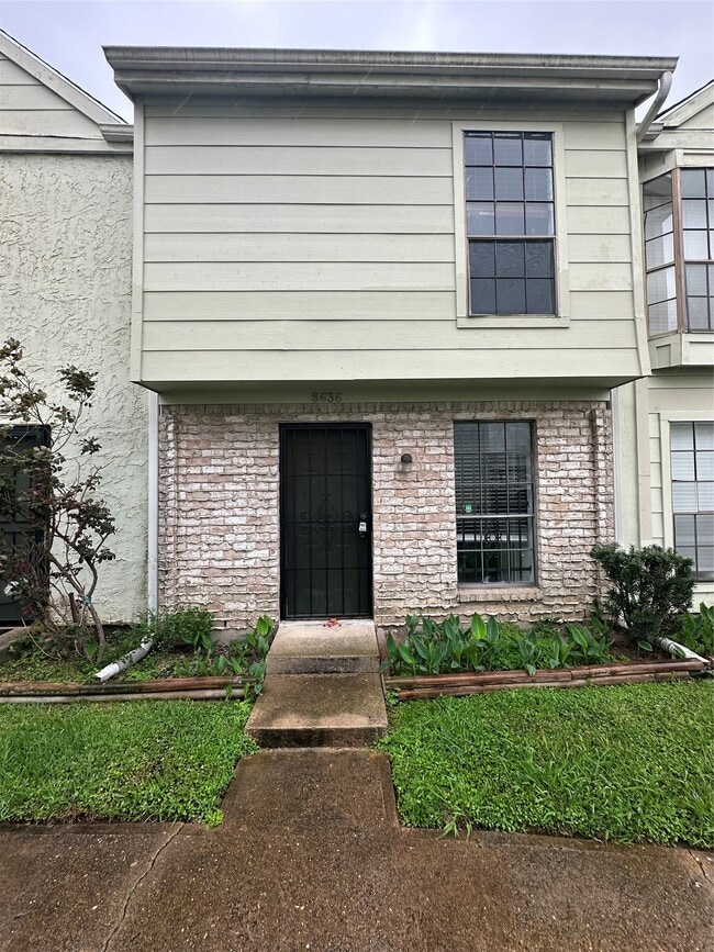 8636 Village of Fondren