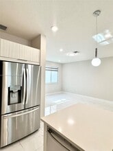 10410 NW 67th St in Doral, FL - Building Photo - Building Photo