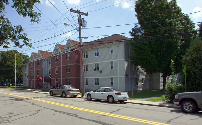 Park Court in Mansfield, MA - Foto de edificio - Building Photo