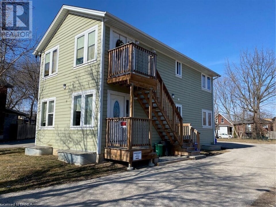 106 Marlborough St in Brantford, ON - Building Photo
