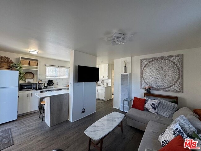 11617 Washington Pl in Los Angeles, CA - Building Photo - Building Photo