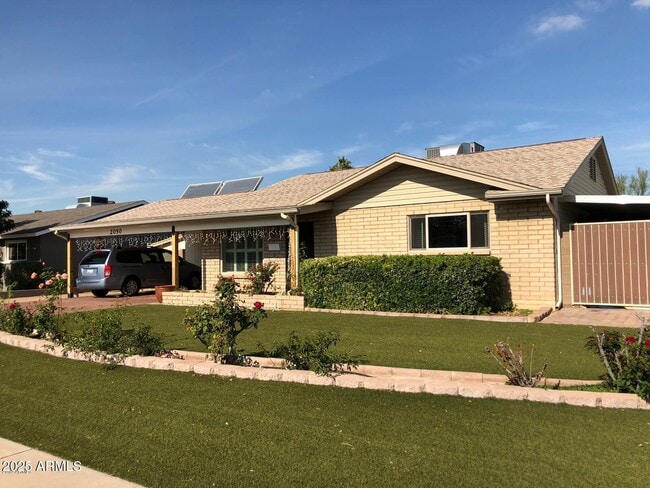 property at 2050 E Dunbar Dr