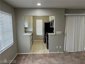 4805 Nara Vista Way in Las Vegas, NV - Building Photo - Building Photo