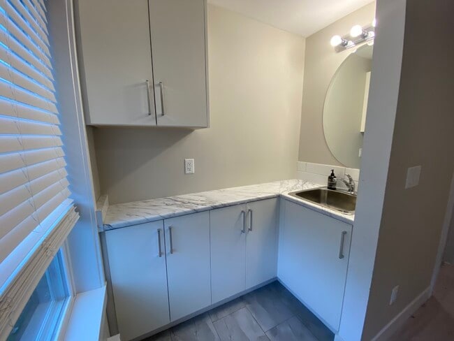 253 Victoria Rd in Nanaimo, BC - Building Photo - Building Photo