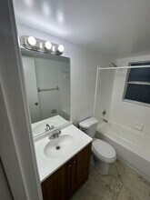 1016 Twin Lakes Dr in Coral Springs, FL - Building Photo - Building Photo