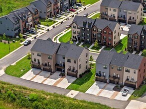 14018 Millpointe Rd in Midlothian, VA - Foto de edificio - Building Photo