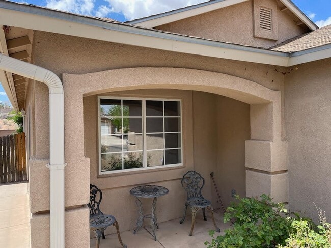 6936 Skylar Dr NE in Rio Rancho, NM - Foto de edificio - Building Photo