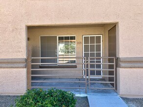 9070 W Spring Mountain Rd in Las Vegas, NV - Building Photo - Building Photo