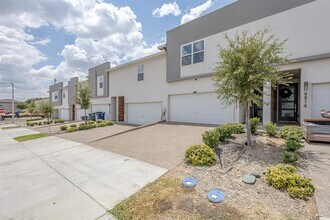 9912 Kaspar Dr in Laredo, TX - Building Photo - Building Photo